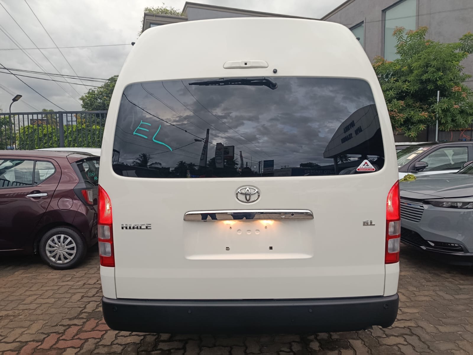 Toyota Hiace 2026 - භාවිතා කරන ලද වෑන් රථය sale in Sri Lanka - patpat.lk