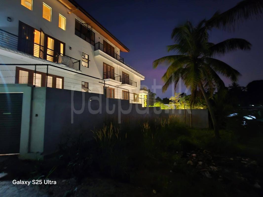 Commercial Land for Sale in Ganemulla