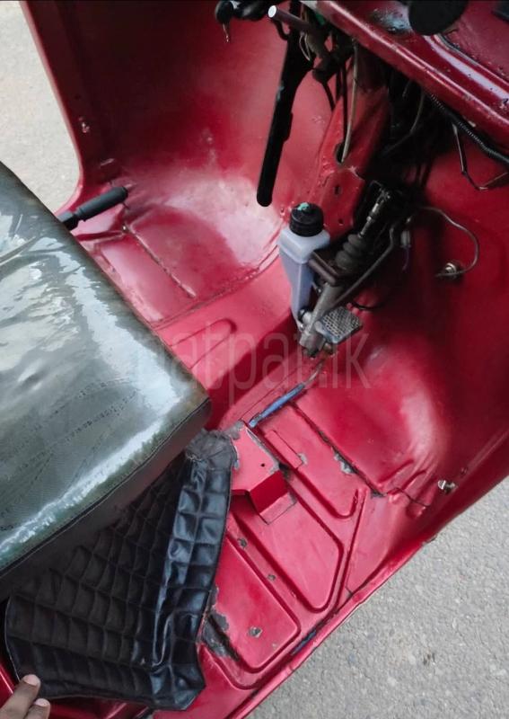 Bajaj Three Wheel 2004 - பயன்படுத்தப்பட்டது முச்சக்கர வண்டி sale in Sri Lanka - patpat.lk