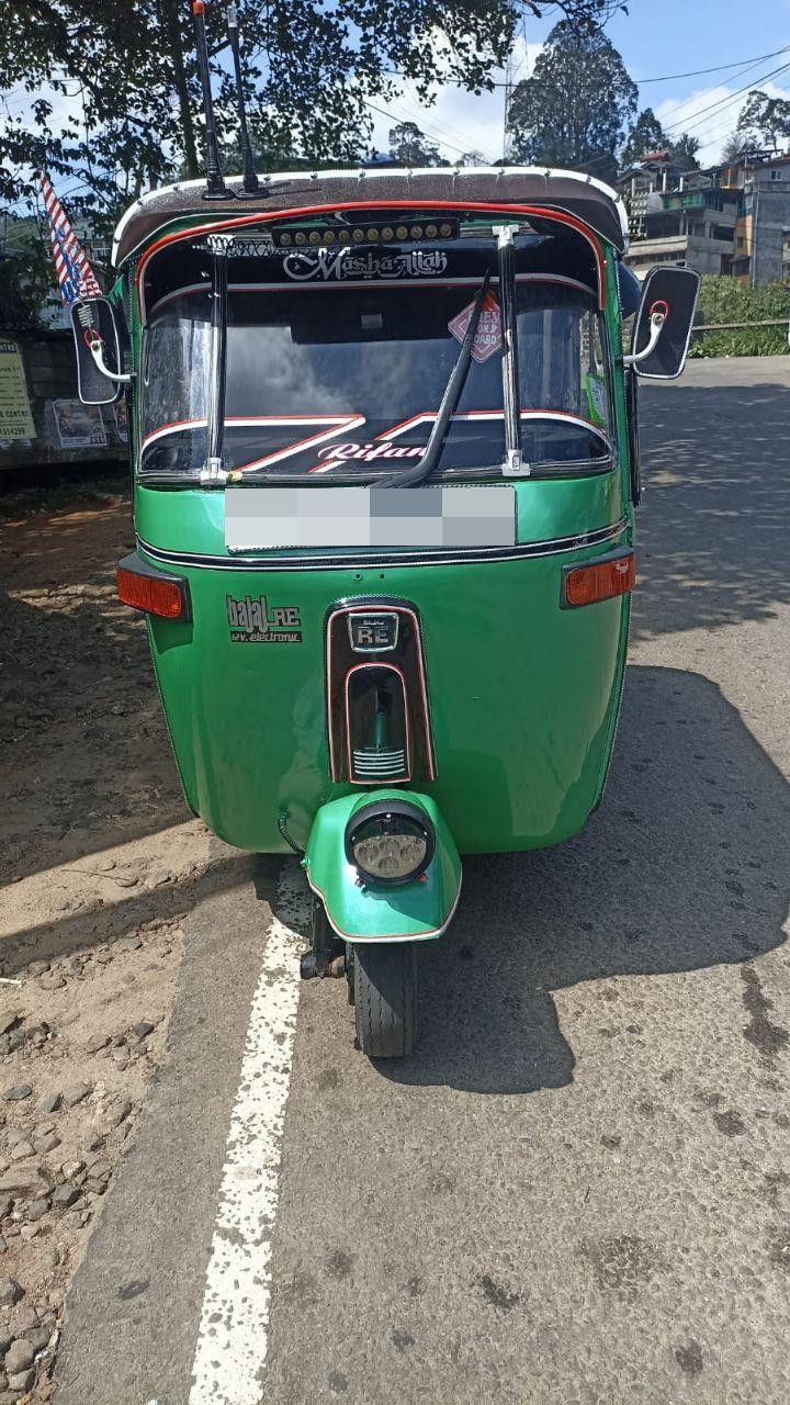 Bajaj Three Wheel 2009 ads-image-1