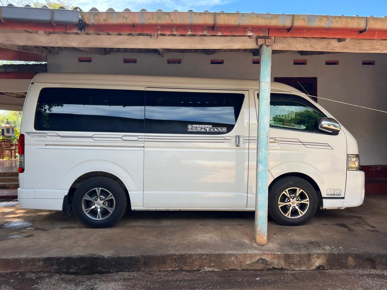 Toyota Hiace 2008 - භාවිතා කරන ලද වෑන් රථය sale in Sri Lanka - patpat.lk