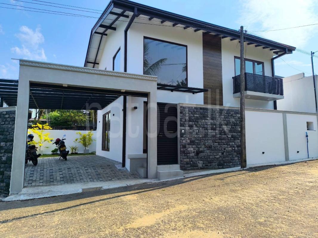 House for Sale in Athurugiriya