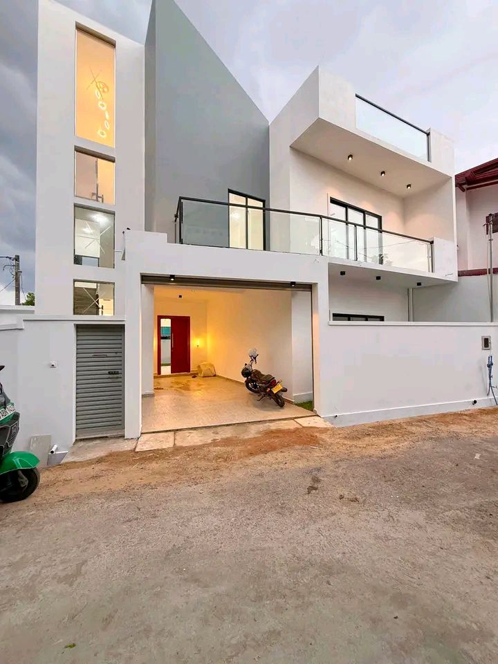 House for Sale in Athurugiriya