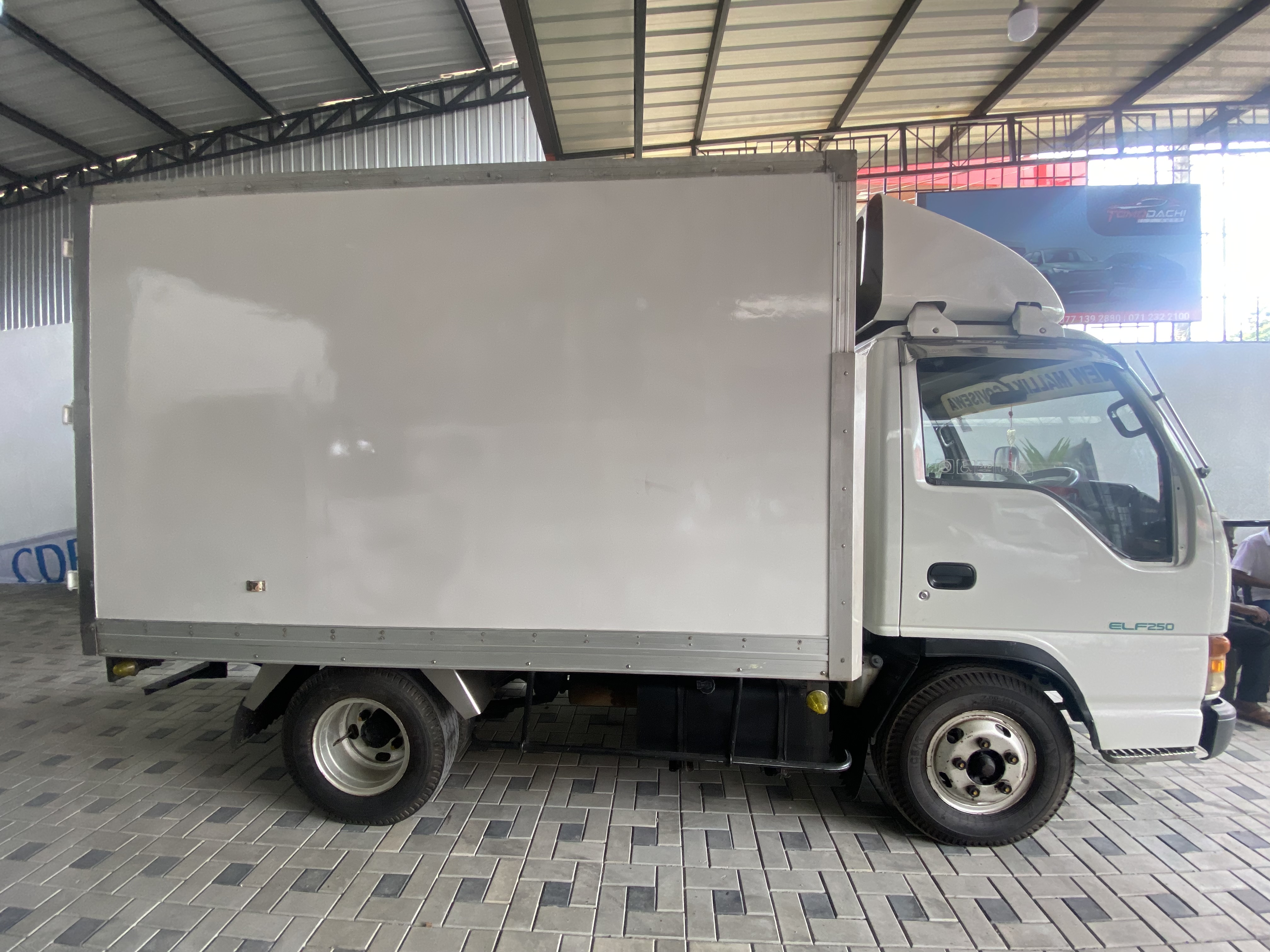 Isuzu ELF 1994 - பயன்படுத்தப்பட்டது டிரக் sale in Sri Lanka - patpat.lk