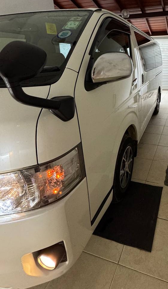 Toyota Hiace 2017 - භාවිතා කරන ලද වෑන් රථය sale in Sri Lanka - patpat.lk