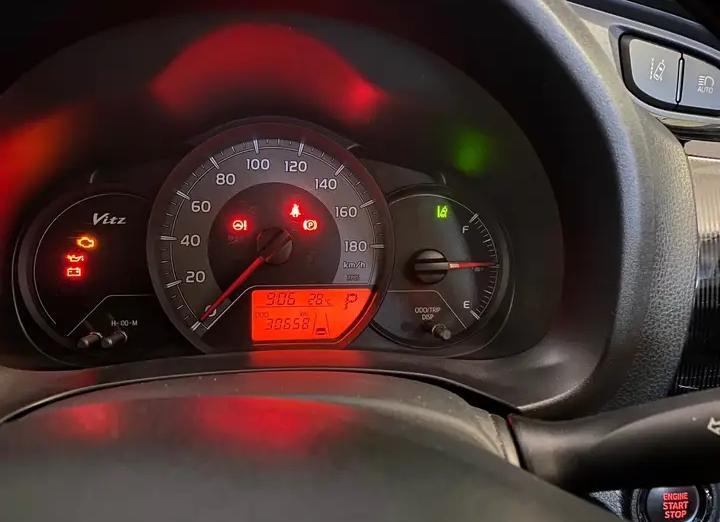 Toyota Vitz 2018 - பயன்படுத்தப்பட்டது கார் sale in Sri Lanka - patpat.lk