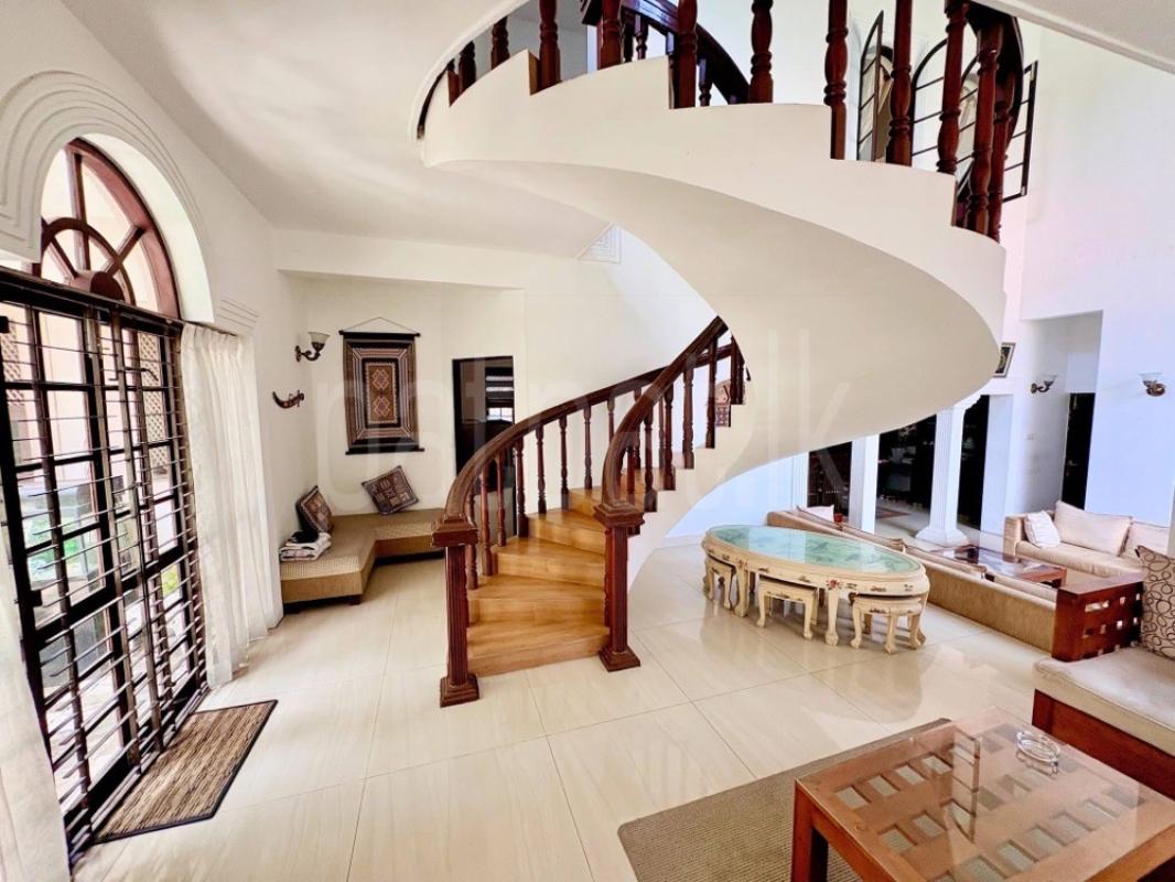 House for Sale in Bambalapitiya (Colombo 04)