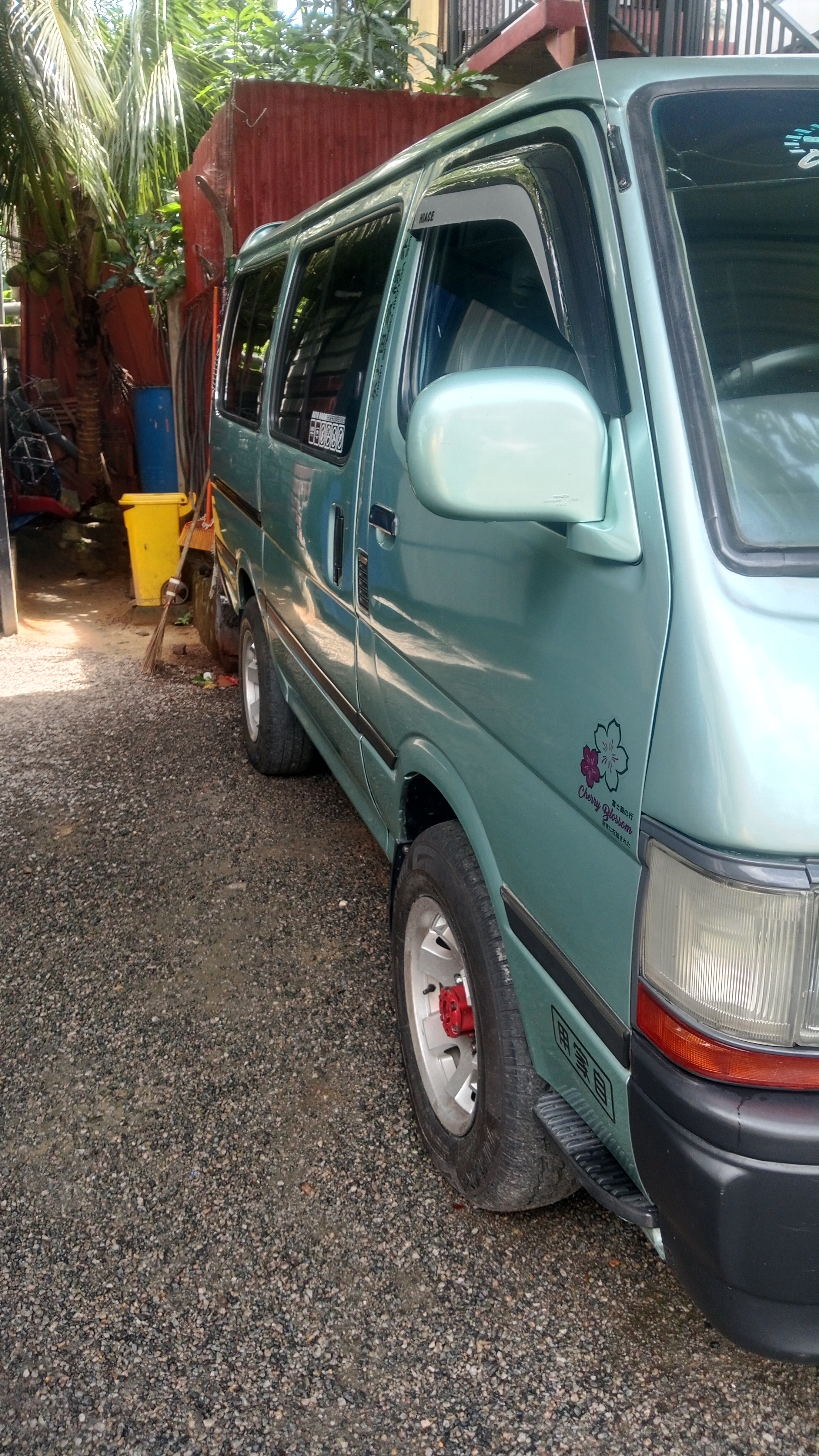 Toyota Hiace 1993 - பயன்படுத்தப்பட்டது வேன் sale in Sri Lanka - patpat.lk