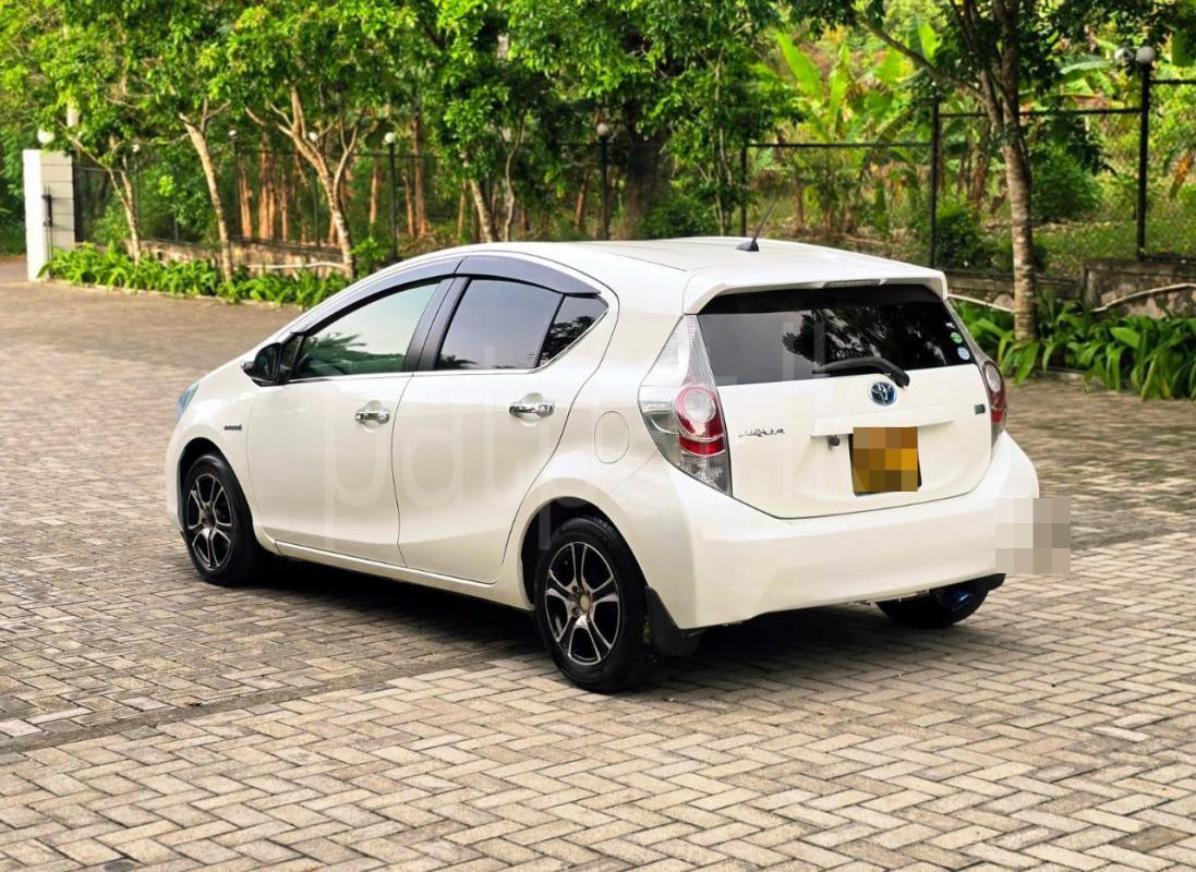 Toyota Aqua 2014 - பயன்படுத்தப்பட்டது கார் sale in Sri Lanka - patpat.lk