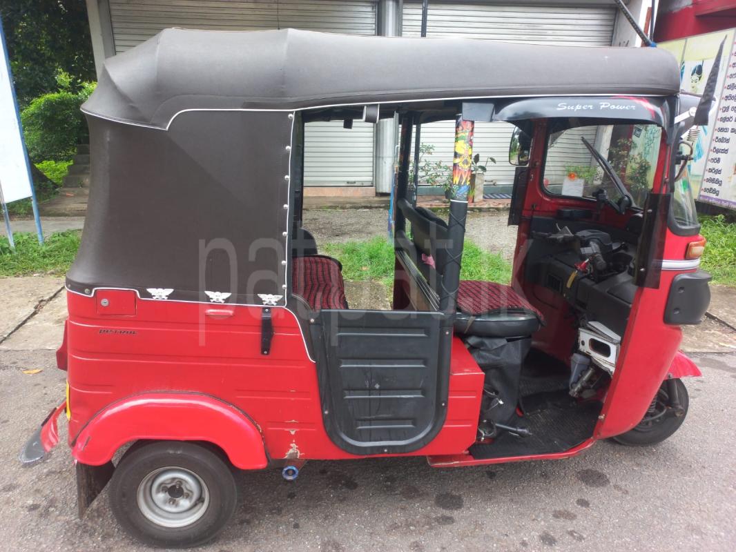 Bajaj Three Wheel 2015 - භාවිතා කරන ලද ත්‍රිරෝද රථය sale in Sri Lanka - patpat.lk