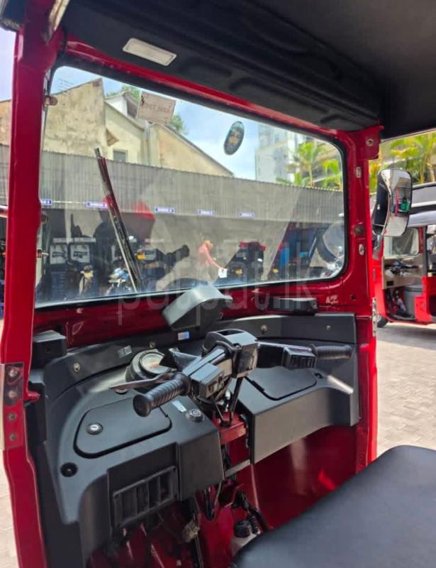 Bajaj 4 stroke 2015 - பயன்படுத்தப்பட்டது முச்சக்கர வண்டி sale in Sri Lanka - patpat.lk