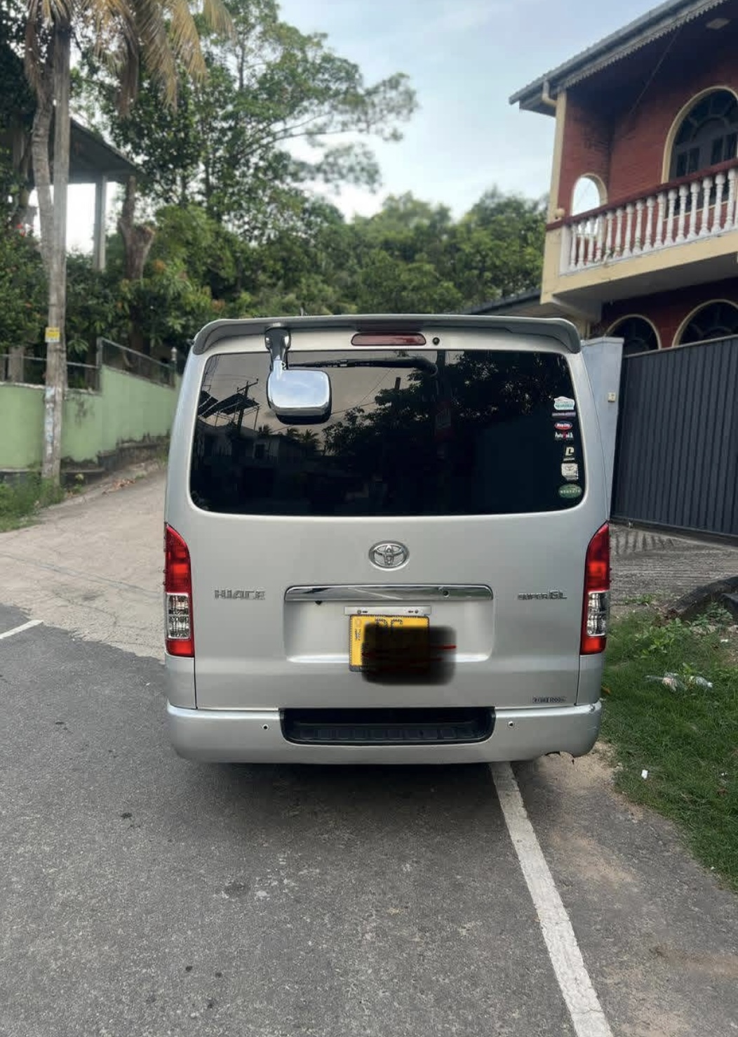 Toyota Hiace 2011 - பயன்படுத்தப்பட்டது வேன் sale in Sri Lanka - patpat.lk