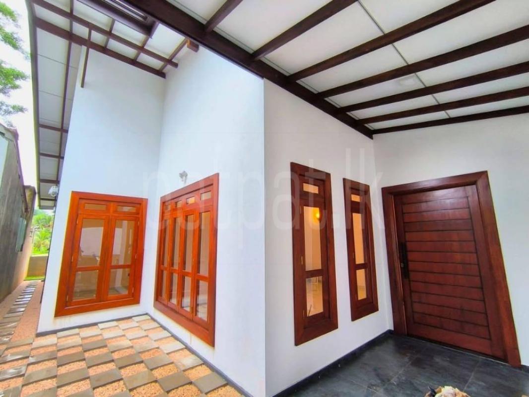House for Sale in Athurugiriya