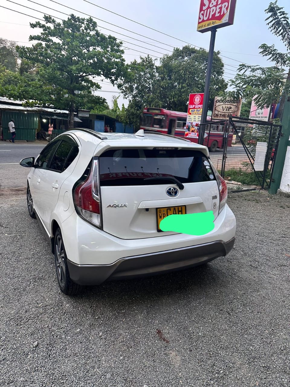 Toyota Aqua 2015 - භාවිතා කරන ලද කාර් sale in Sri Lanka - patpat.lk