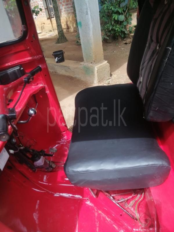 Bajaj Three Wheel 2005 - භාවිතා කරන ලද ත්‍රිරෝද රථය sale in Sri Lanka - patpat.lk