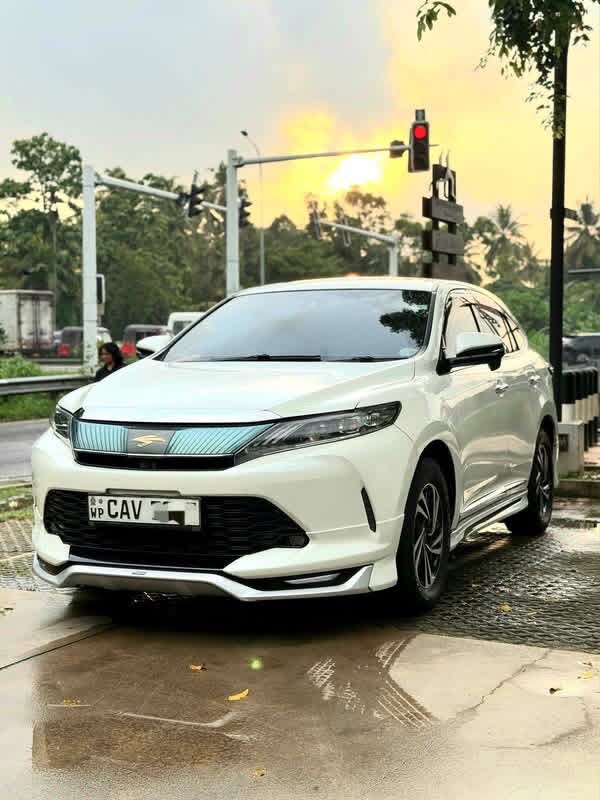 Toyota Harrier 2017 - Used SUV sale in Sri Lanka - patpat.lk