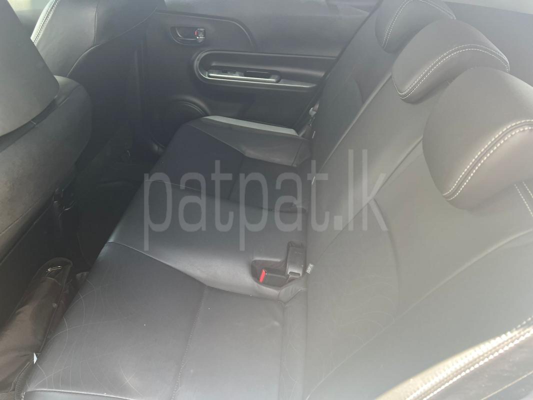 Toyota Aqua 2013 - பயன்படுத்தப்பட்டது கார் sale in Sri Lanka - patpat.lk