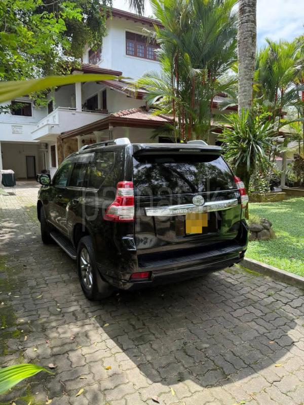 Toyota Land Cruiser Prado 2017 - Used SUV sale in Sri Lanka - patpat.lk