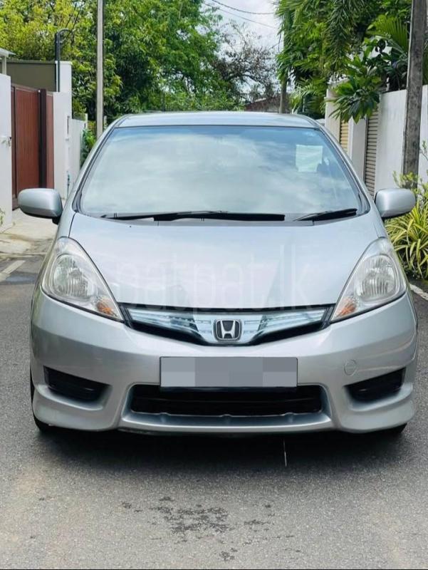 Honda FIT SHUTTLE 2013 - பயன்படுத்தப்பட்டது கார் sale in Sri Lanka - patpat.lk
