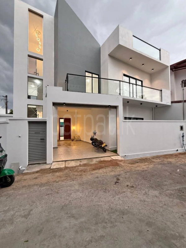 House for Sale in Athurugiriya