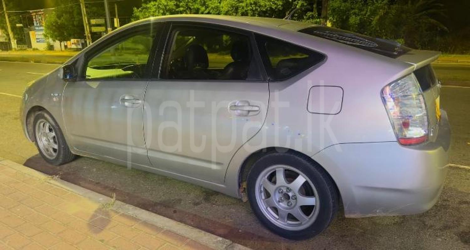 Toyota Prius 2010 - பயன்படுத்தப்பட்டது கார் sale in Sri Lanka - patpat.lk