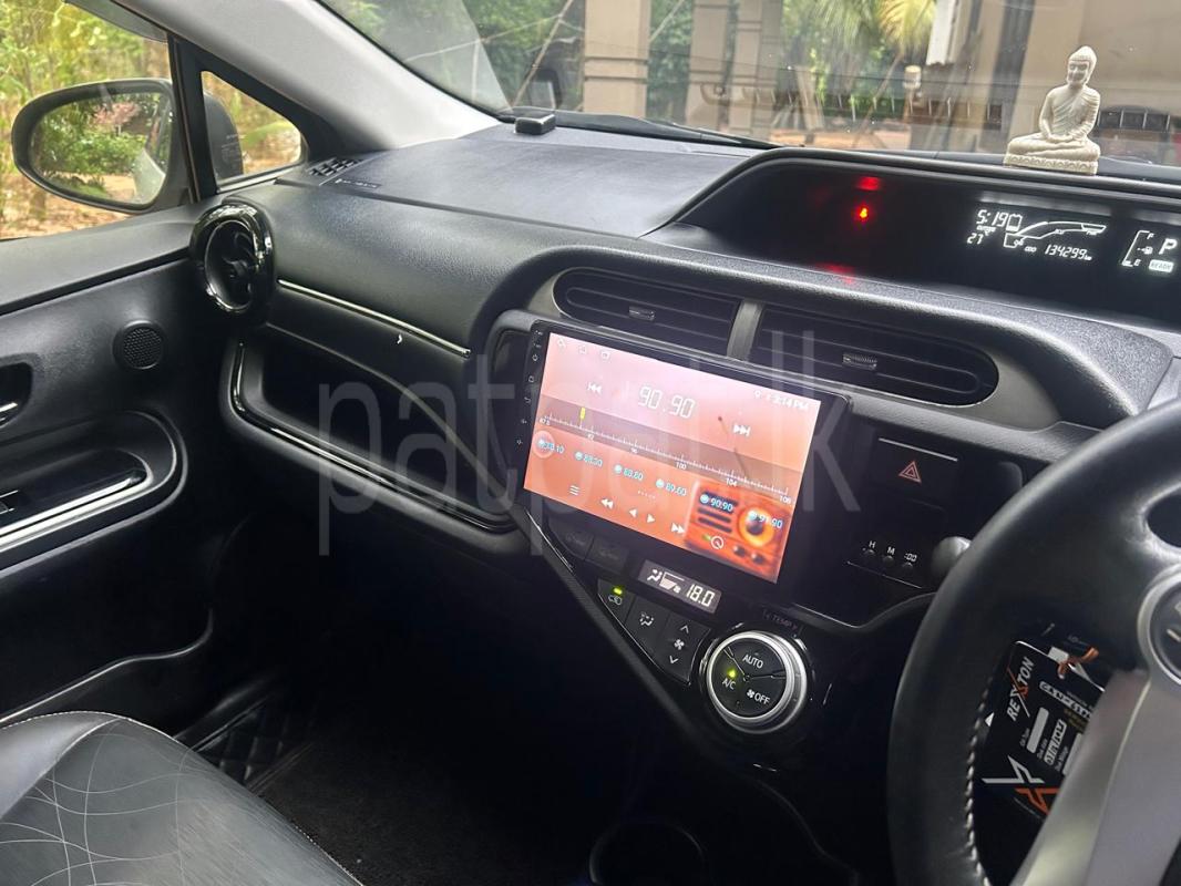 Toyota Aqua 2015 - பயன்படுத்தப்பட்டது கார் sale in Sri Lanka - patpat.lk