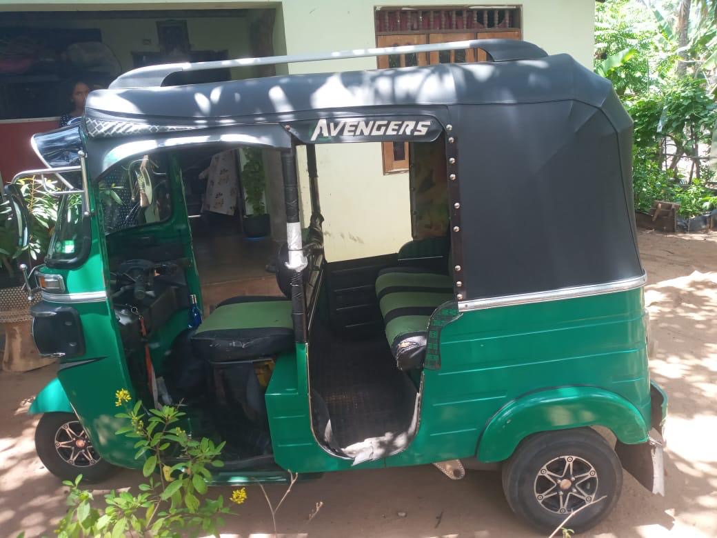 Bajaj Three Wheel 2015 - பயன்படுத்தப்பட்டது முச்சக்கர வண்டி sale in Sri Lanka - patpat.lk