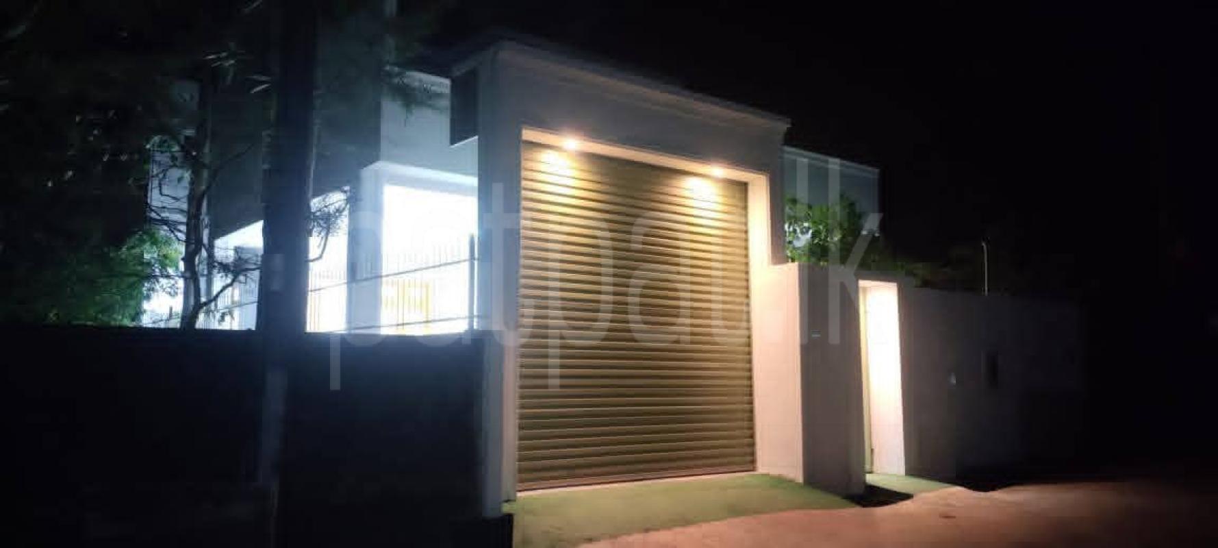 House for Sale in Polgasowita ads-image-1