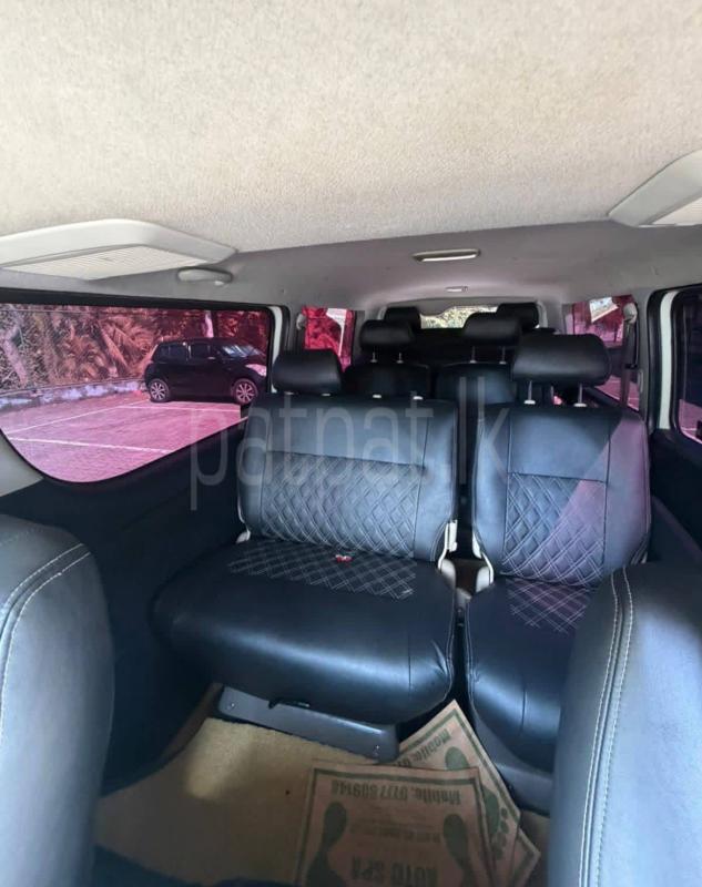 Toyota Hiace 2016 - பயன்படுத்தப்பட்டது வேன் sale in Sri Lanka - patpat.lk