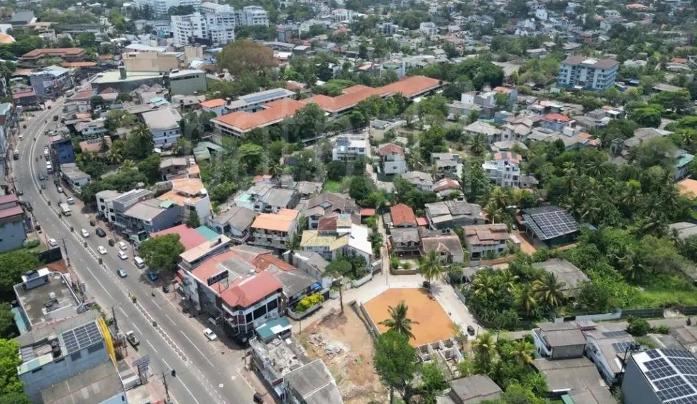 Commercial Land for Sale in Pelawatta