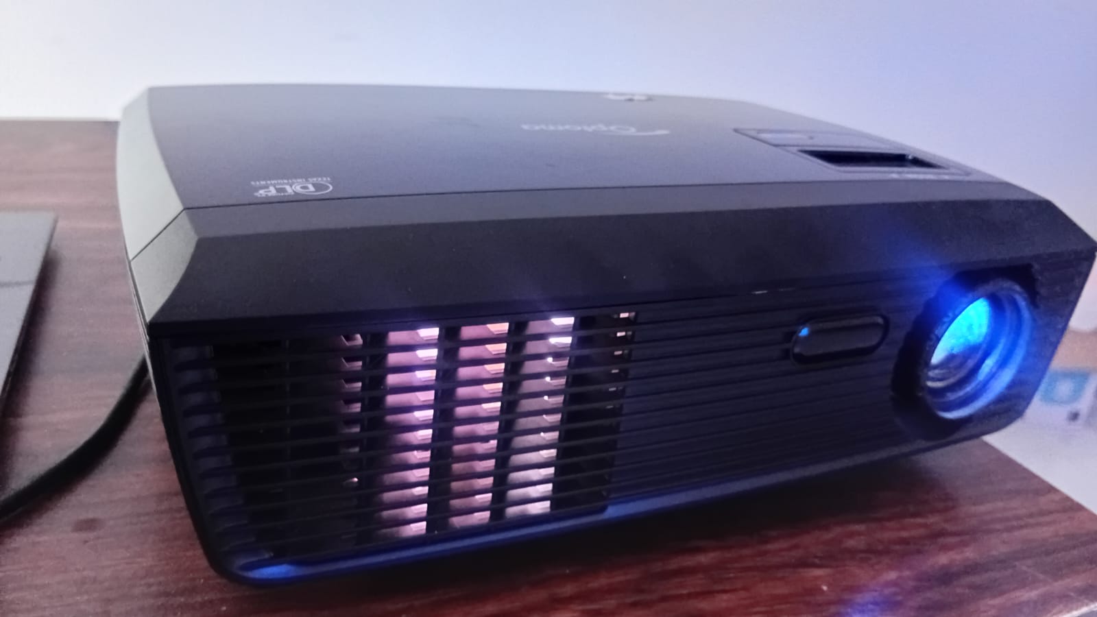 Optima Projector ( DLP )