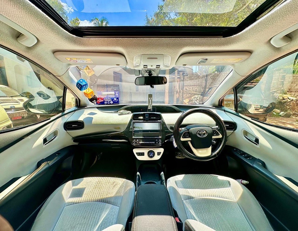 Toyota Prius 2016 - භාවිතා කරන ලද කාර් sale in Sri Lanka - patpat.lk
