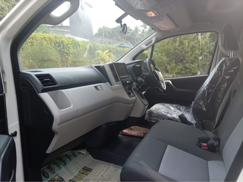 Toyota Commuter 2025 - Brand New Van sale in Sri Lanka - patpat.lk