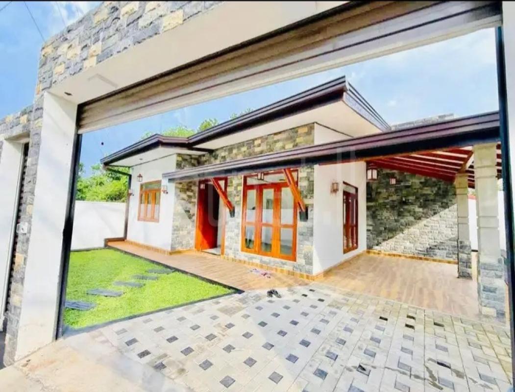 House for Sale in Athurugiriya