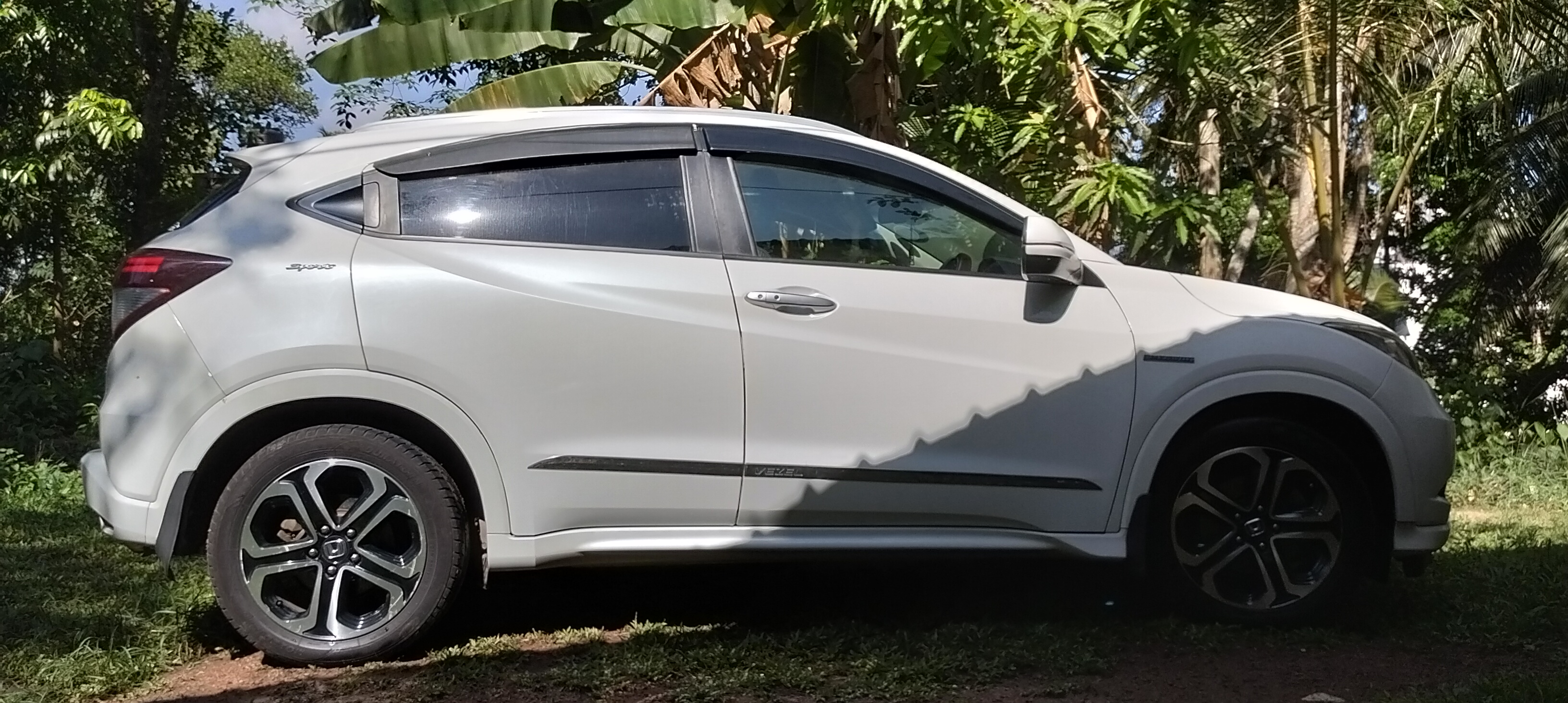 Honda Vezel 2014 - Used SUV sale in Sri Lanka - patpat.lk