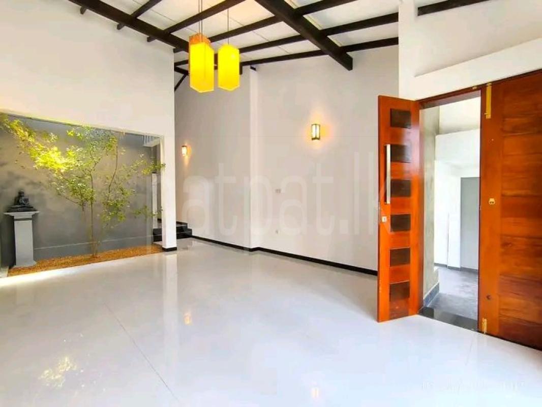 House for Sale in Athurugiriya