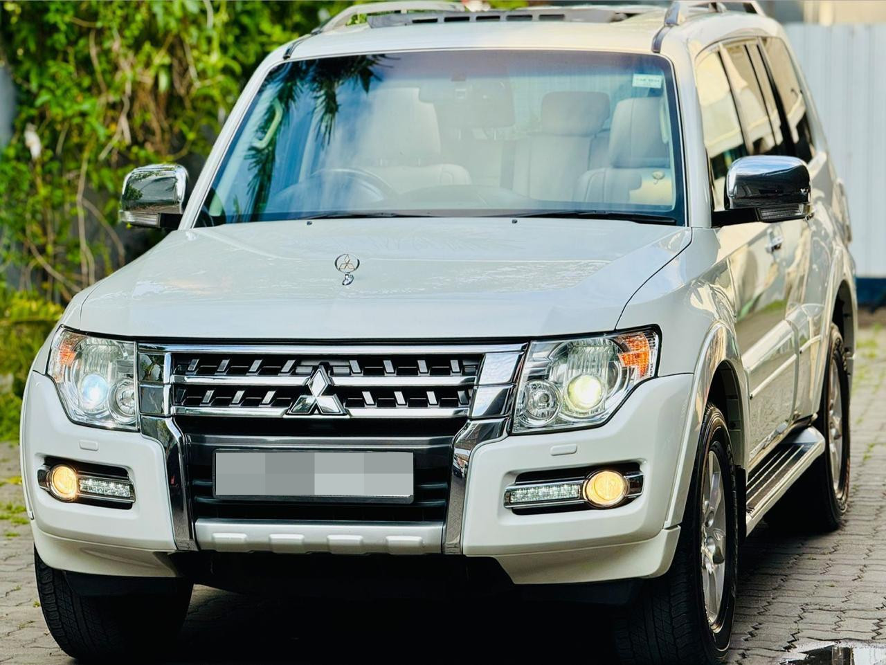 Mitsubishi Montero 2015 - பயன்படுத்தப்பட்டது SUV sale in Sri Lanka - patpat.lk