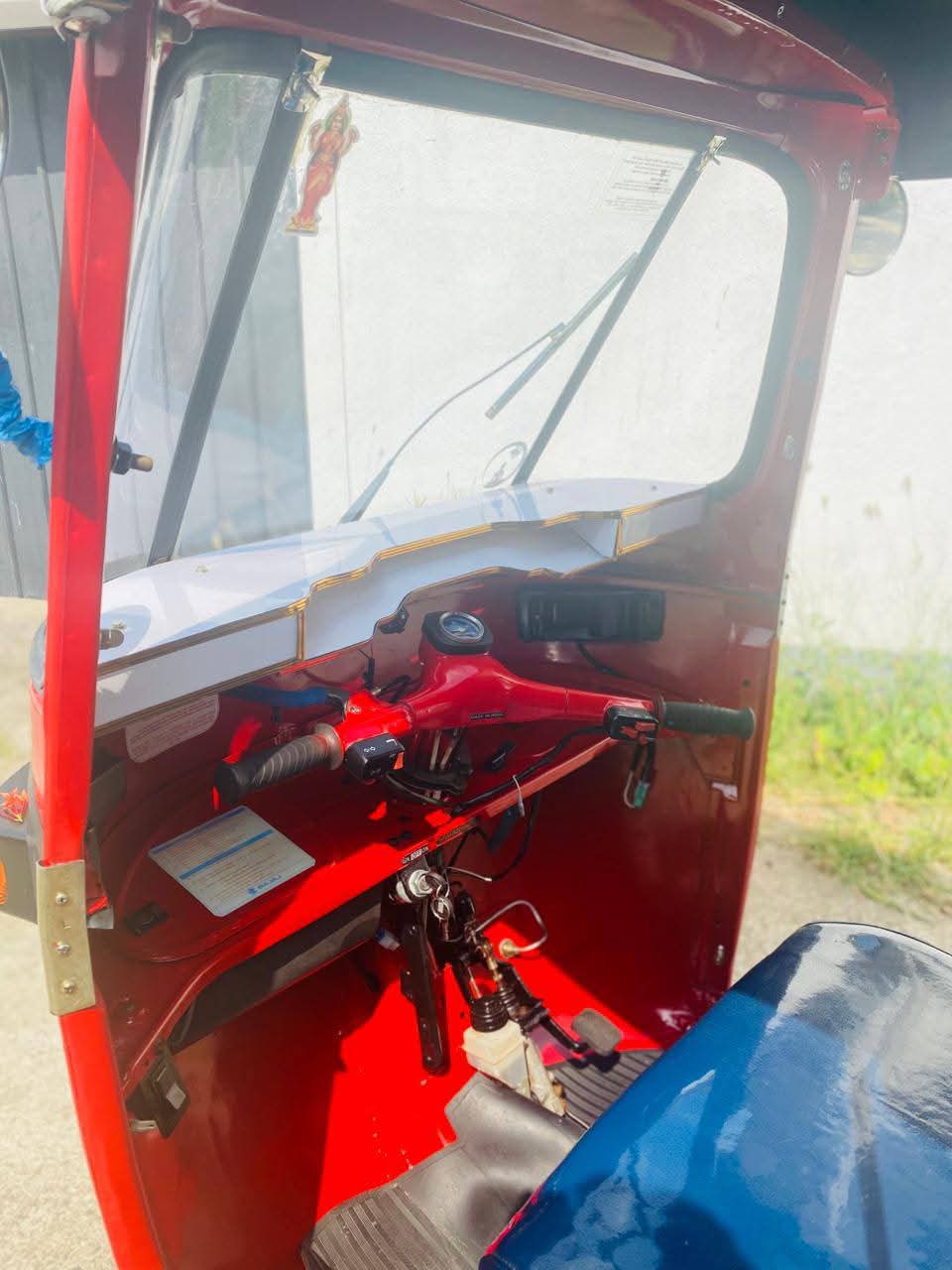 Bajaj Three Wheel 2006 - பயன்படுத்தப்பட்டது முச்சக்கர வண்டி sale in Sri Lanka - patpat.lk