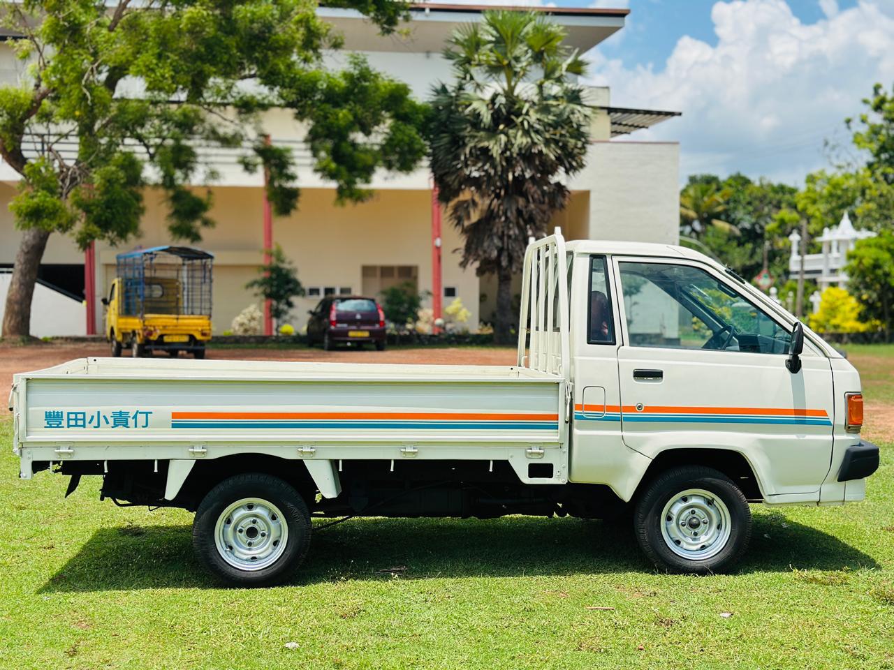 Toyota LiteAce 1993 - பயன்படுத்தப்பட்டது டிரக் sale in Sri Lanka - patpat.lk