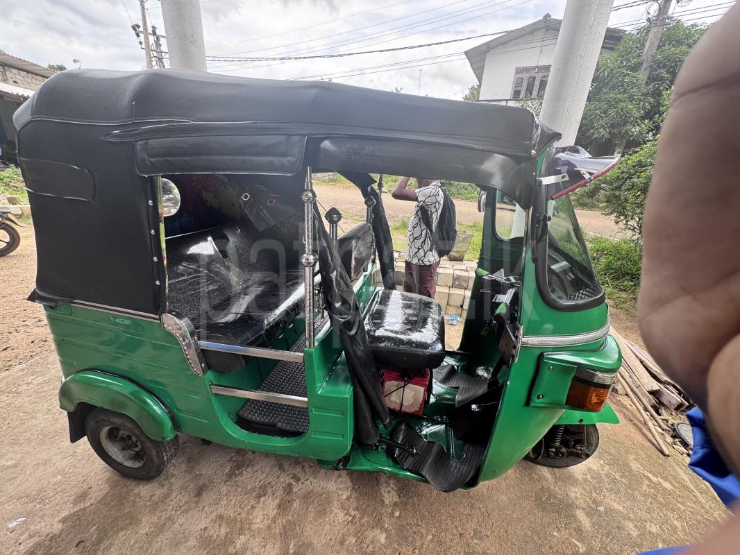 Bajaj Three Wheel 2011 - பயன்படுத்தப்பட்டது முச்சக்கர வண்டி sale in Sri Lanka - patpat.lk