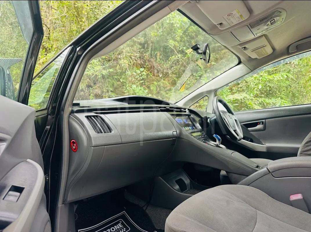 Toyota Prius 2010 - பயன்படுத்தப்பட்டது கார் sale in Sri Lanka - patpat.lk