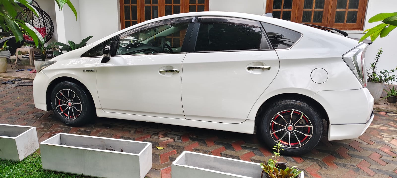 Toyota Prius 2014 - Used Car sale in Sri Lanka - patpat.lk