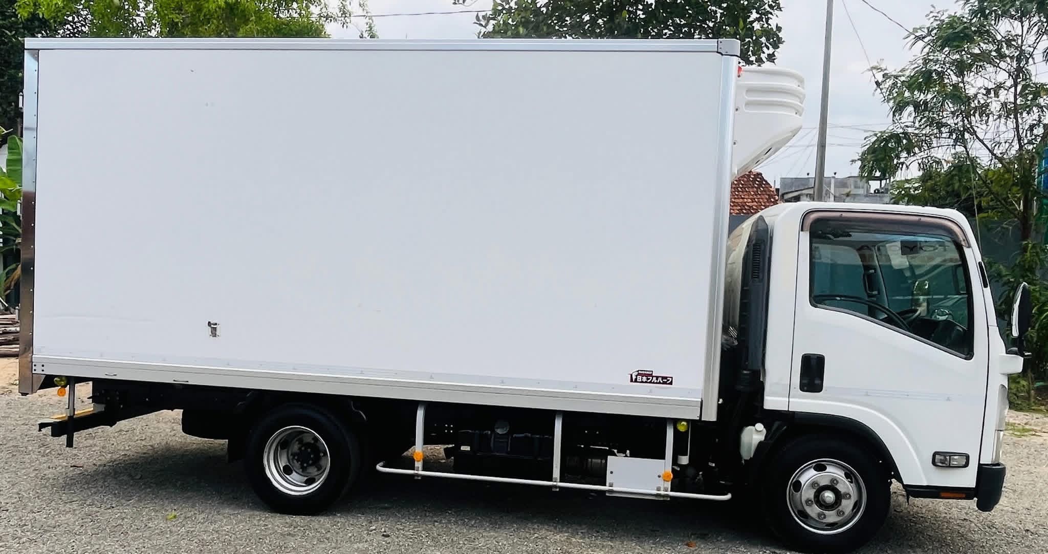 Isuzu ELF 2016 - භාවිතා කරන ලද ට්‍රක් රථය sale in Sri Lanka - patpat.lk