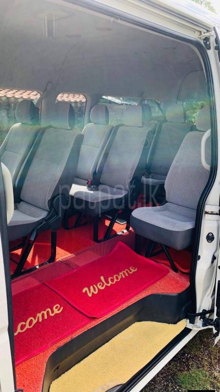 Toyota Hiace 2017 - பயன்படுத்தப்பட்டது வேன் sale in Sri Lanka - patpat.lk