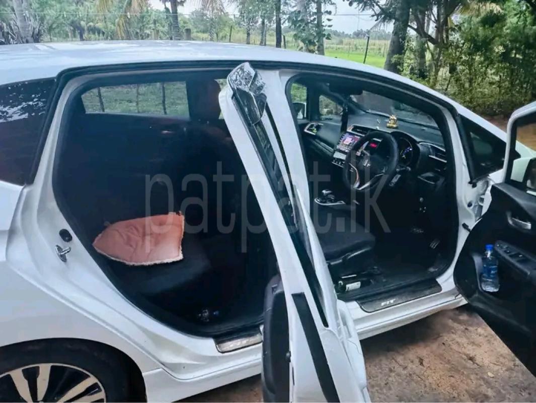 Honda Fit 2015 - பயன்படுத்தப்பட்டது கார் sale in Sri Lanka - patpat.lk