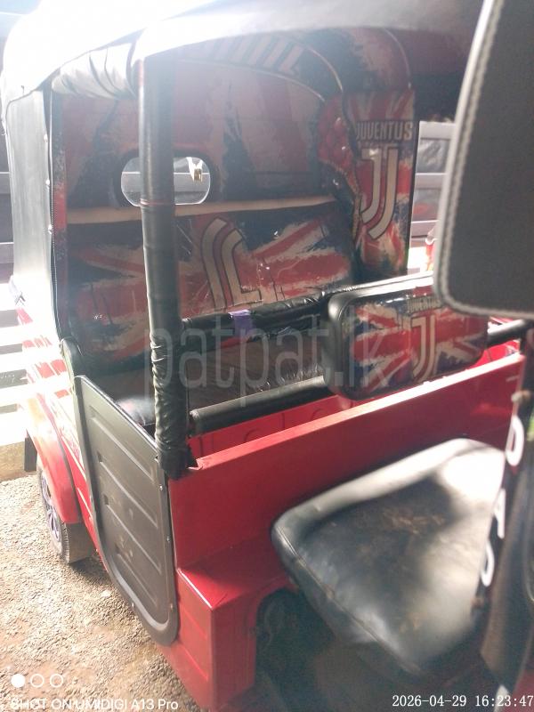 Bajaj Three Wheel 2015 - பயன்படுத்தப்பட்டது முச்சக்கர வண்டி sale in Sri Lanka - patpat.lk