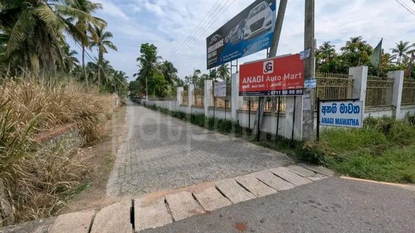 Commercial Land for Sale in Nittambuwa
