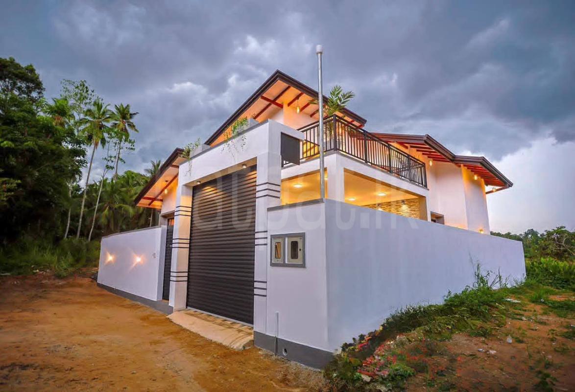 House for Sale in Athurugiriya