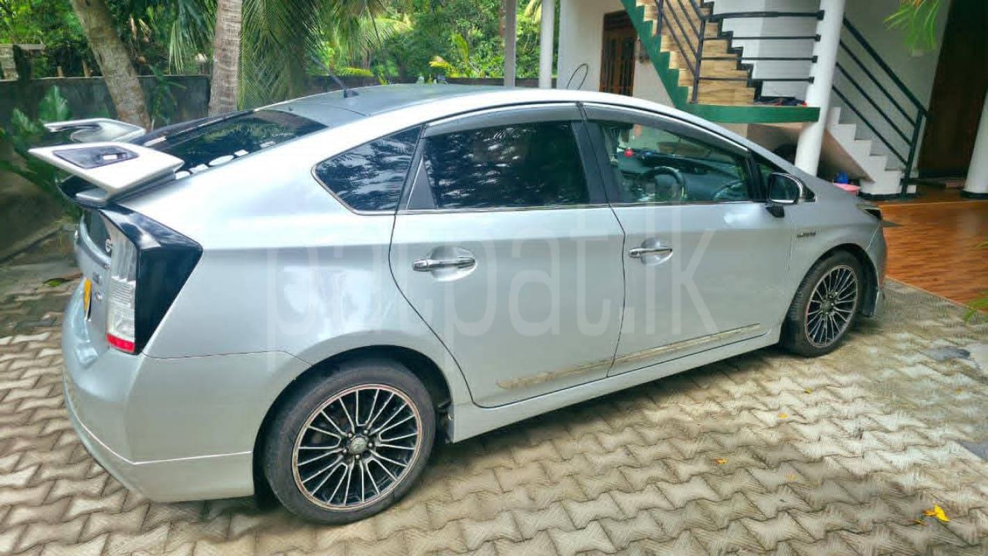 Toyota Prius 2011 - பயன்படுத்தப்பட்டது கார் sale in Sri Lanka - patpat.lk