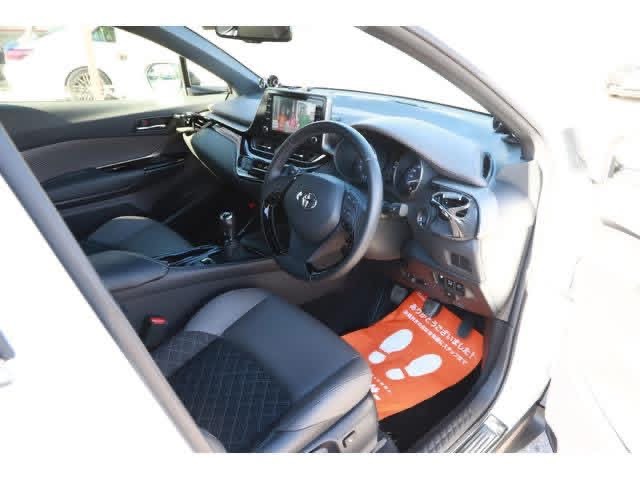 Toyota CHR 2023 - பயன்படுத்தப்பட்டது SUV sale in Sri Lanka - patpat.lk